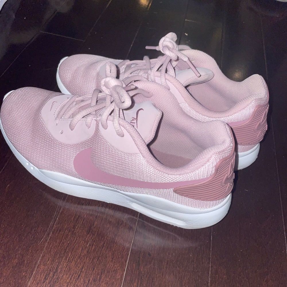 Nike tennis shoes